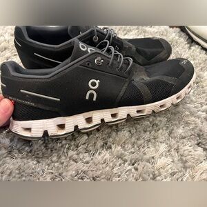 On Cloud Mens 10.5. Great condition!
